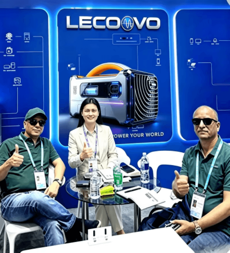 Business meeting with overseas partners at the LECOOVO exhibition booth
