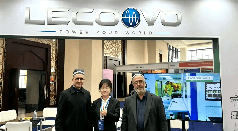 LECOOVO team photo at an international industry exhibition